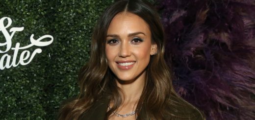 Jessica Alba Shares Mascara Hack for Dramatic Lashes In ASMR Video