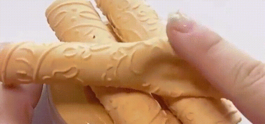 Singapore mom creates exquisite slime treats, destroys them on camera for fun (Videos)