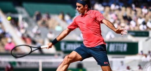 Watch: 'Dancing on clouds, floating above the sand' – Federer's incredible footwork at French Open